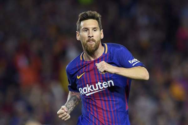 Messi không thực sự vui khi anh phải nhìn Ronaldo nhận Quả Bóng Vàng