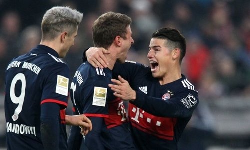Muller (giữa) ghi bàn duy nhất giúp Bayern có ba điểm. 