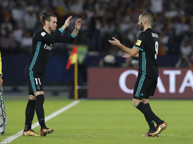 Benzema (phải) nhiều khả năng sẽ phải chia tay Real Madrid vào tháng 1/2018