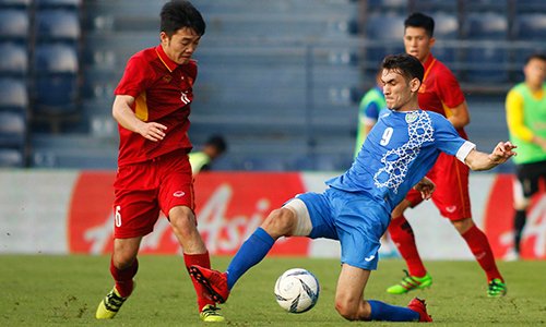 Lối chơi rời rạc trong hiệp một khiến U23 Việt Nam gặp nhiều khó khăn. 