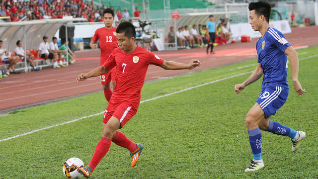 Tiền vệ Duy Nam (7) giải nghệ sau V-League 2017