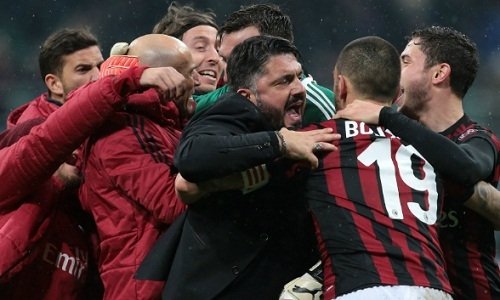 Gattuso chia vui cùng học trò sau chiến thắng.