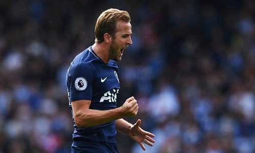 Kane mừng bàn thắng vào lưới Hudderfield hồi tháng Chín