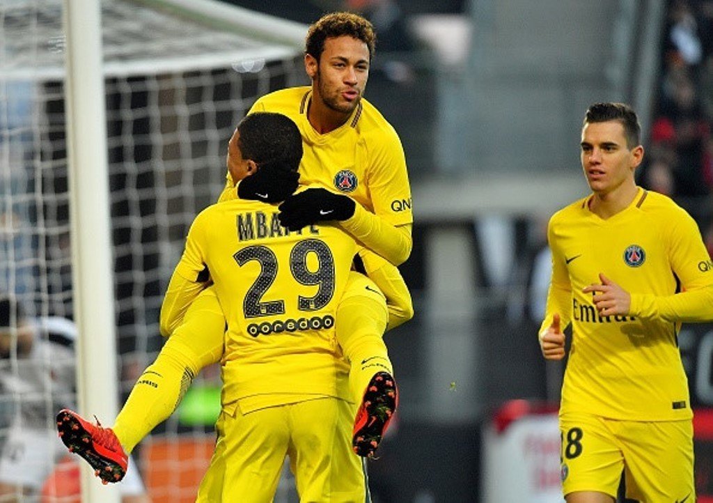 Mbappe và Neymar thi đấu rất ăn ý trên hàng công