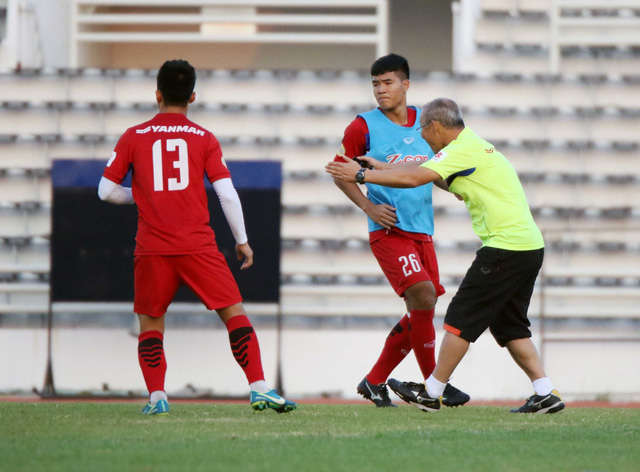 HLV Park Hang Seo đang cố gắng thay đổi hệ thống phòng ngự cho đội tuyển U23 Việt Nam