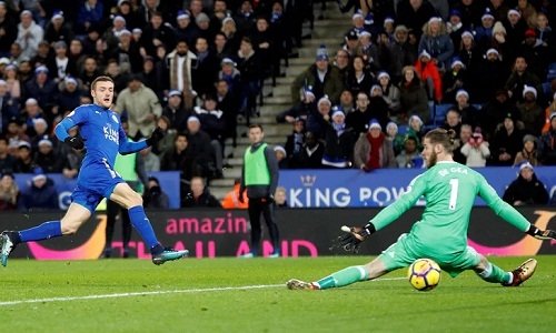 Vardy mở tỷ số cho Leicester. 