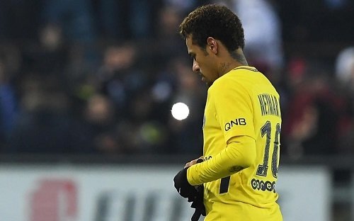 Neymar bất lực trong ngày PSG ngã ngựa.