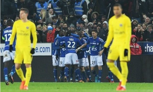 Đội bốn năm thăng ba hạng Strasbourg bất ngờ hạ gục PSG. 