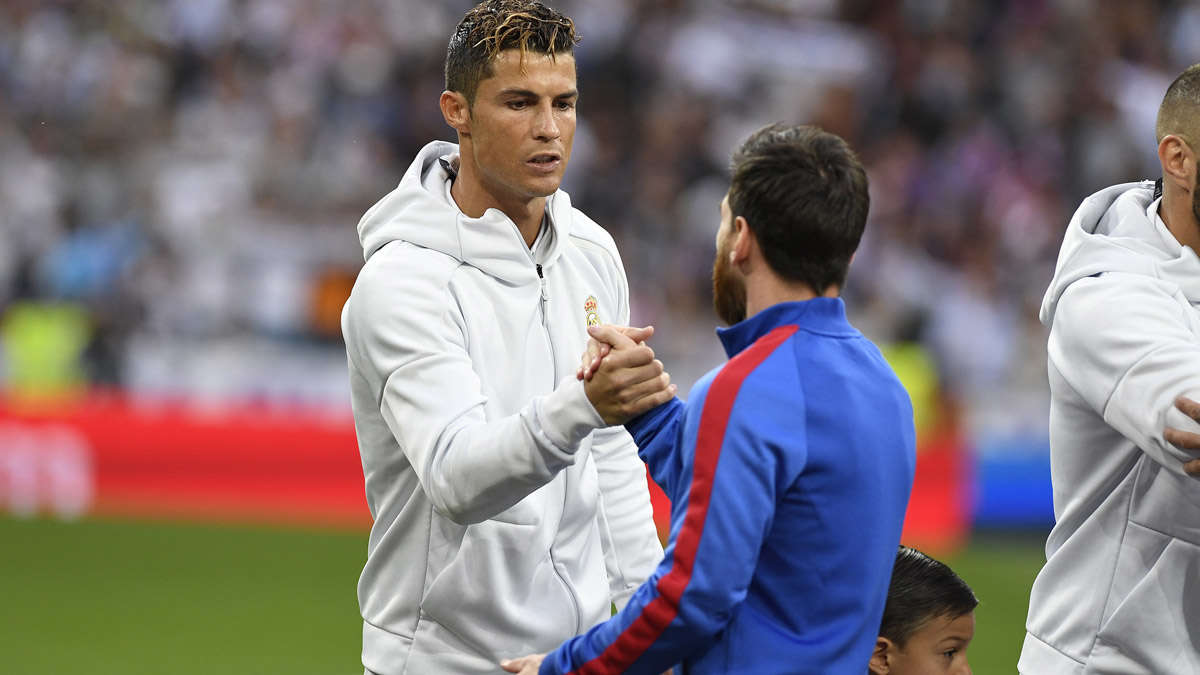 Ronaldo còn phải học Messi rất nhiều