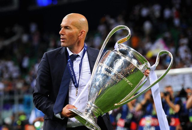 Vài tháng trước, Zidane còn tận hưởng đỉnh cao thành công...