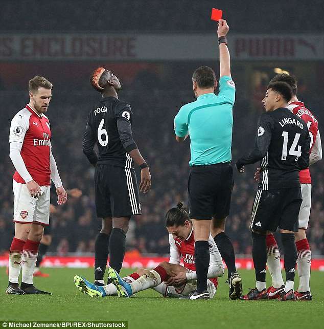 Chiếc thẻ đỏ của Paul Pogba đã báo hại MU