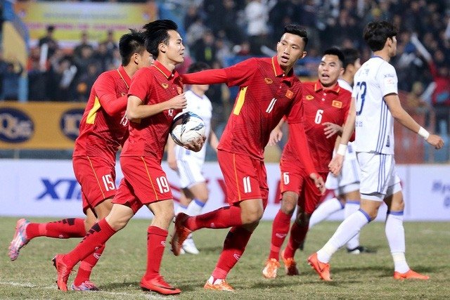 U23 Việt Nam (áo đỏ) đã tập trung trở lại sau kỳ nghỉ noel