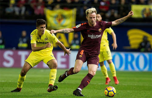 Villarreal (áo vàng) không dễ để thua trên sân nhà.