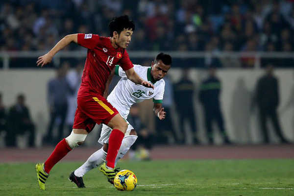Xuất khẩu cầu thủ ra nước người, bóng đá Việt Nam vẫn không hề tiến bộ