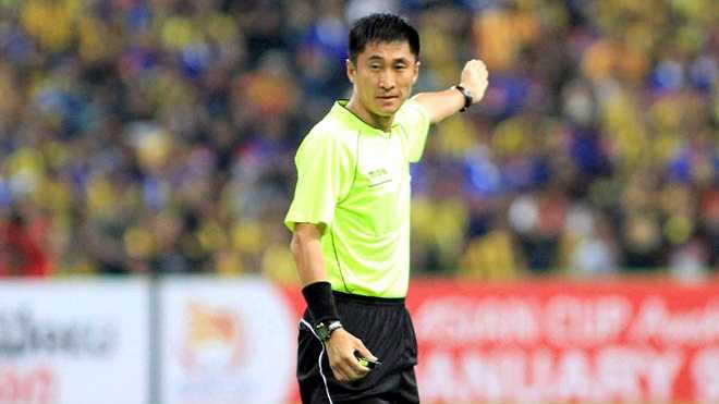 Trọng tài người Trung Quốc nhiều tranh cãi bắt trận chung kết U23 Việt Nam - U23 Uzbekistan