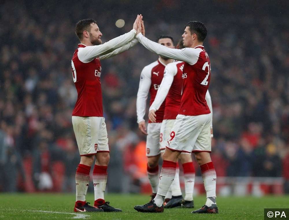 Arsenal có lợi thế sân nhà