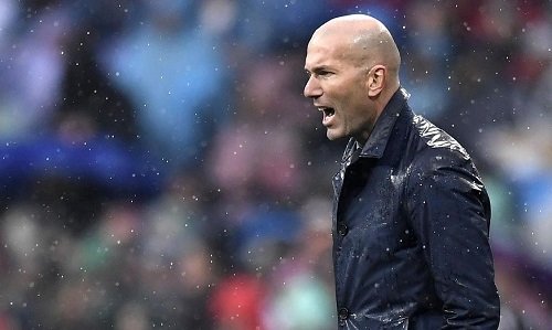 Benitez kiếm 37 điểm qua 18 trận mùa 2015-2016 và bị sa thải. Trong khi Zidane đang chỉ có 32 điểm mùa này..