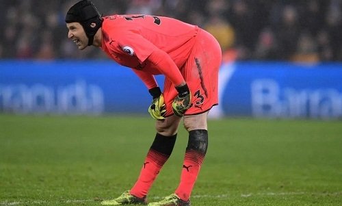 Sai lầm của Cech góp phần vào thất bại gây sốc của Arsenal. 
