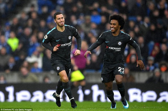 Hazard (trái) và Willian (phải) đều ghi bàn trong chiến thắng của Chelsea
