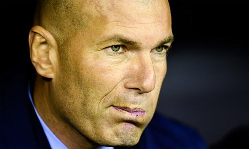 Zidane bực tức vì kết quả không như ý dù đã chuẩn bị kỹ. 