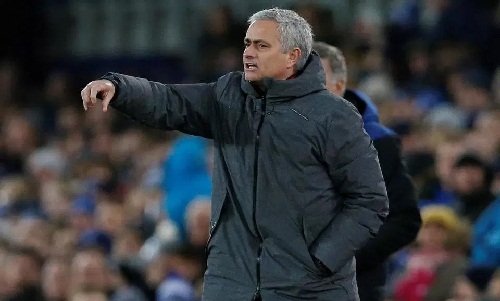 Mourinho chọc giận lãnh đạo Man Utd