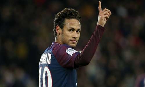 Neymar đang hưởng lương gần gấp đôi Ronaldo