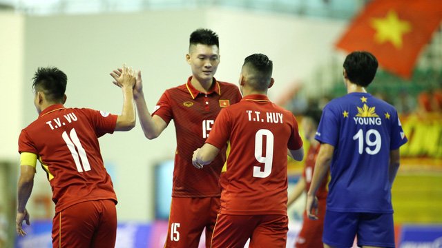 Cũng thi đấu quốc tế trong những ngày đầu năm mới là đội tuyển futsal Việt Nam