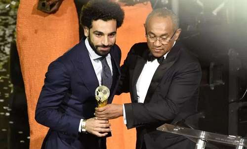 Salah nhận giải thưởng ở buổi lễ hôm 4/1 tại Ghana