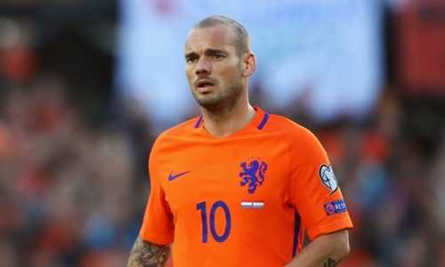 Sneijder sang Qatar chơi bóng