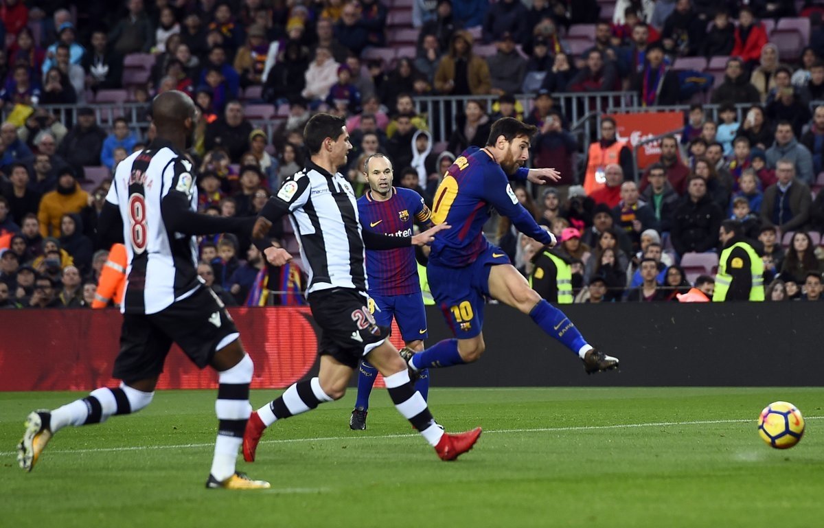  Messi mở tỷ số cho trận đấu từ rất sớm.