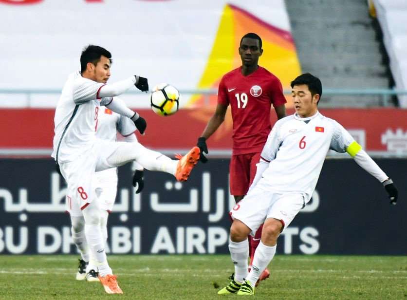 U23 Qatar (áo đỏ) được kỳ vọng lớn...