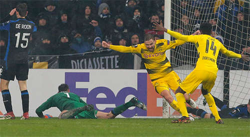 Atalanta chìm trong thất vọng khi để Schmelzer gỡ hoà cho Dortmund ở cuối trận.