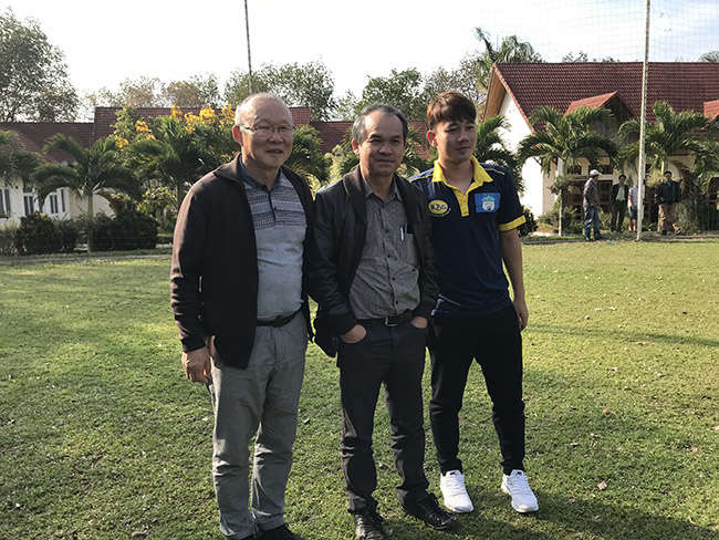 Với nhiều đóng góp cho U23 Việt Nam, bầu Đức cùng các cầu thủ HAGL đã được tỉnh nhà tặng bằng khen