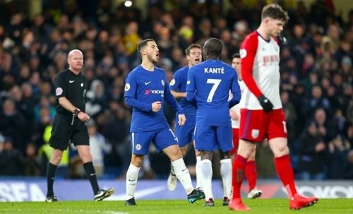Hazard lập cú đúp giúp Chelsea tìm lại niềm vui chiến thắng. 