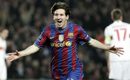 Messi chia vui sau khi ghi bàn vào lưới Stuttgart năm 2010
