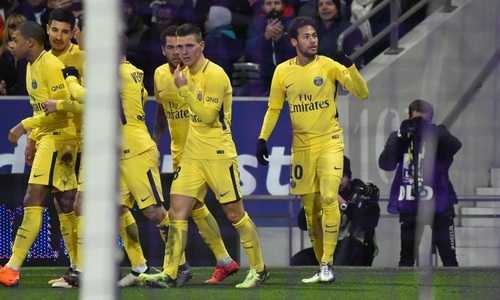 Neymar giúp PSG thoát chết ở Toulouse