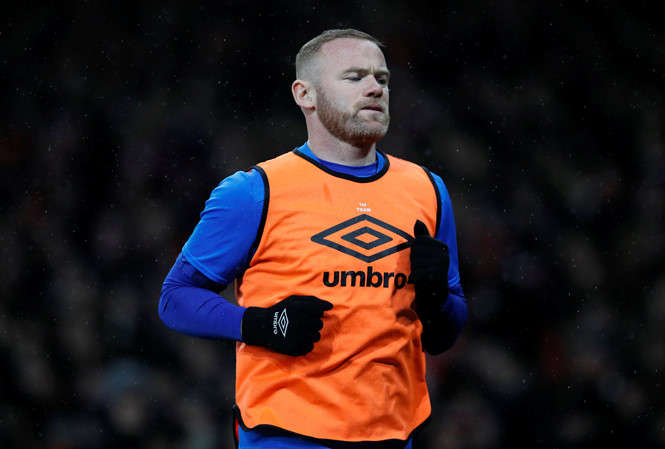 Rooney cho rằng Mourinho không thể để Pogba gánh vác trách nhiệm phòng thủ