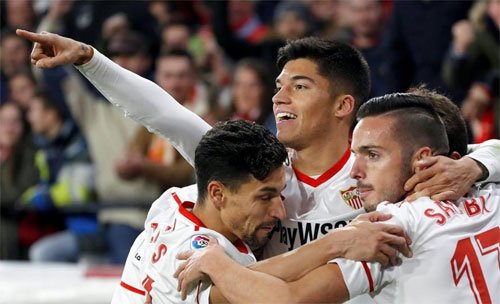 Sevilla sẽ gặp đội thắng trong cặp Valencia - Barca ở chung kết. 