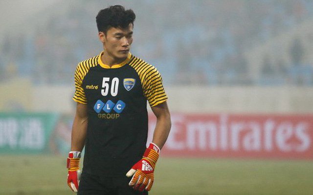 Thủ môn Bùi Tiến Dũng bị chỉ trích khá nhiều sau trận thua của Thanh Hóa ở AFC Cup