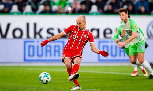 Robben sút hỏng penalty, Lewandowski làm người hùng cho Bayern ở phút cuối