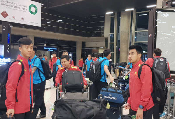 Cuối cùng tuyển Việt Nam cũng tới được Jordan trong chuyến hành trình mệt mỏi