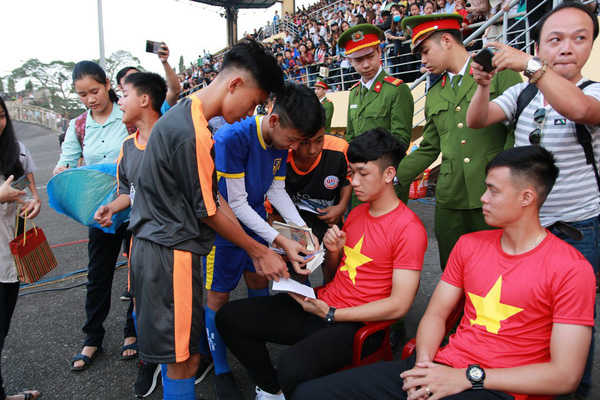 Các ngôi sao U23 Việt Nam khiến cho CĐV Huế đứng ngồi không yên