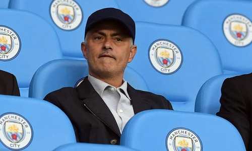 Mourinho: 'Man City cứ bạo chi, MU rất khó vô địch'