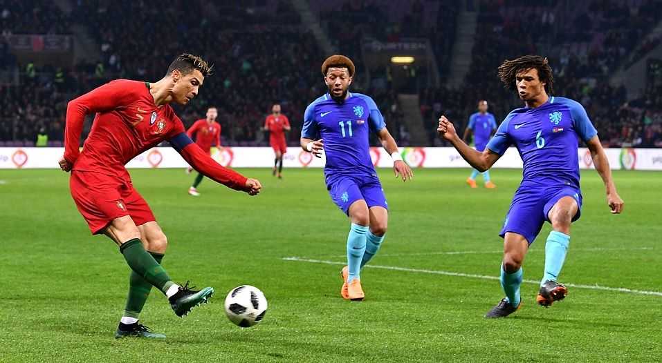 Ronaldo "tịt ngòi", Bồ Đào Nha thảm bại trước Hà Lan