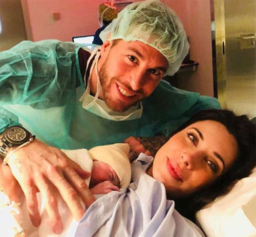 Ramos cùng bạn gái và con trai mới chào đời