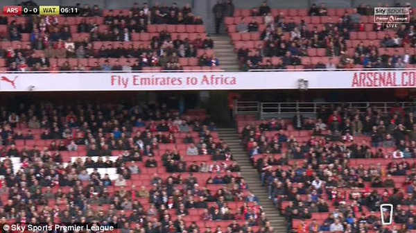 Sân Emirates vắng vẻ lạ lùng, Arsenal chạnh lòng