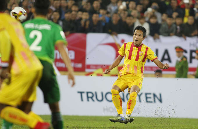 Kết qủa hoà 0-0 được giữ nguyên cho tới khi tiếng còi kết thúc trận đấu vang lên. Cầu thủ Nam Định tiếc nuối khi không tận dụng được lợi thế sân nhà để hạ đội bóng mà họ đánh giá là đối thủ chính trong cuộc đua trụ hạng