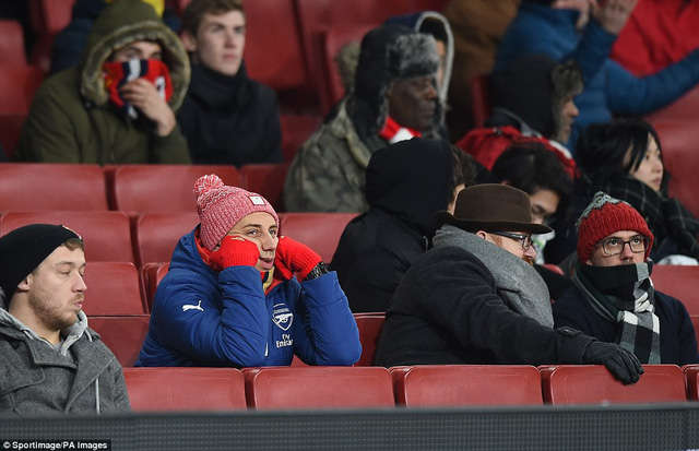 Nhiều người phát ngán trước màn trình diễn nghèo nàn của Arsenal