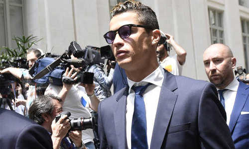 Ronaldo thất bại trong việc nộp tiền bồi thường vụ trốn thuế