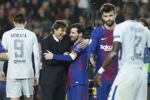 Dù thua cuộc nhưng HLV Conte cũng chạy tới ôm lấy Messi như sự trân trọng